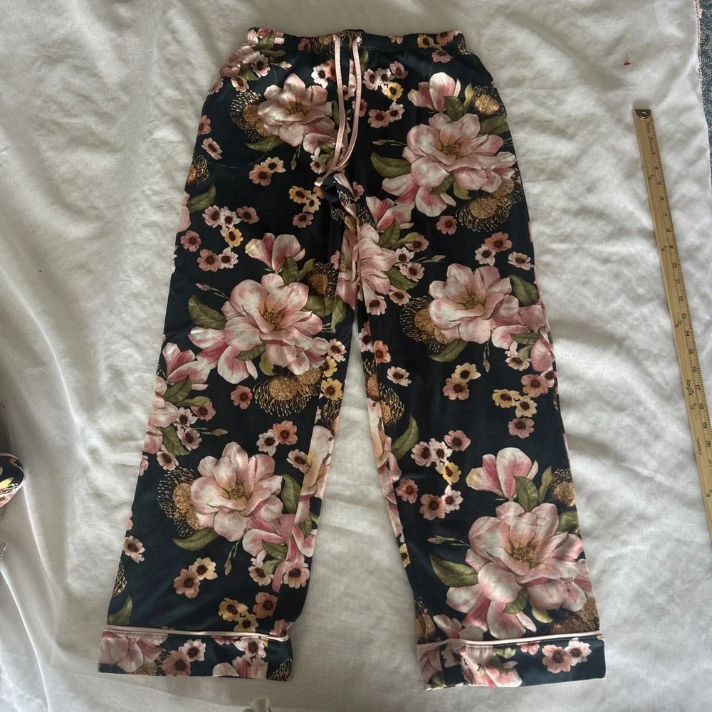 Room Service Womens 2-Piece Pajama Set Medium Floral long Sleeve‎ Sleepwear